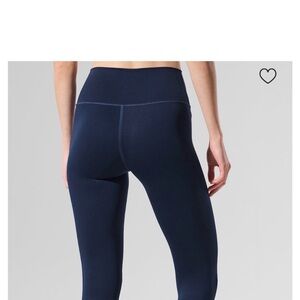 ALO Yoga high Waisted Airlift 7/8 Leggings in Navy